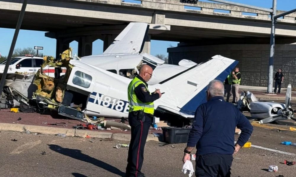 Πτώση αεροσκάφους σε κεντρικό αυτοκινητόδρομο του Μανχάταν–1 νεκρός και 1 τραυματίας (βίντεο)